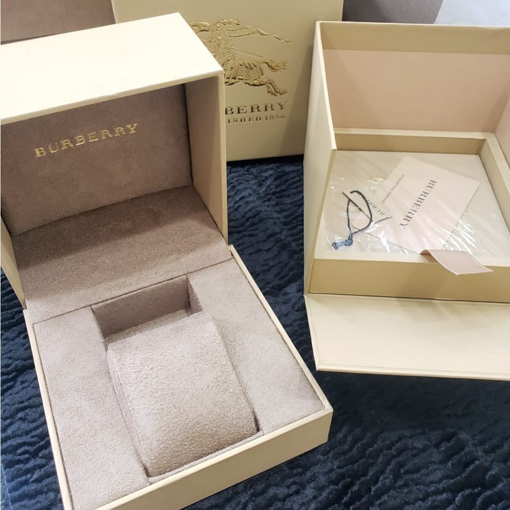 NIB Gold Tone Burberry Watch - Picture 9 of 10